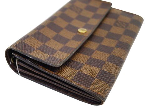 authenticate Louis Vuitton wallet